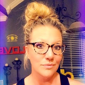 Meet your Posher, Angie